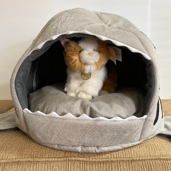 Cat or Dog Shark Bed - Grey - Picture 1 of 16